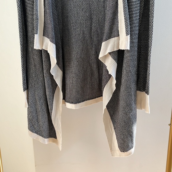 RD Style open front sweater size Medium - Picture 2 of 6